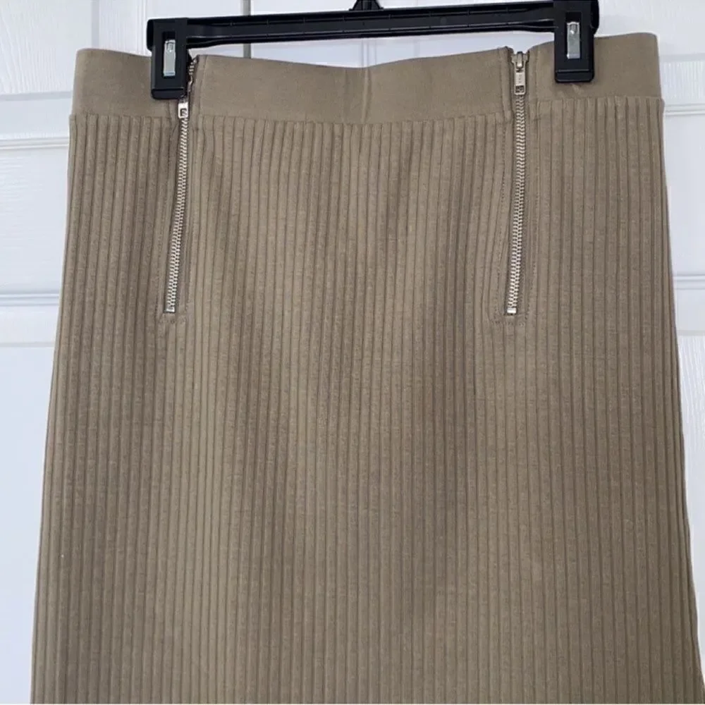 Zara Beige/ Tan Midi Ribbed Skirt(Size Medium)
